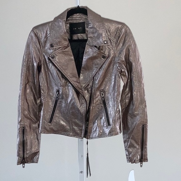 Blank NYC Jackets & Blazers - NWT BlankNYC bronze metallic lightweight jacket. XS